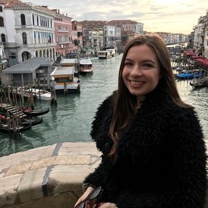 Meet your Posher, Dina